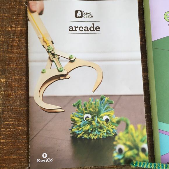 Kiwico Kiwi Crate Kit Arcade Claw STEM STEAM Engineering Toy Building Age 5+ - Picture 2 of 2